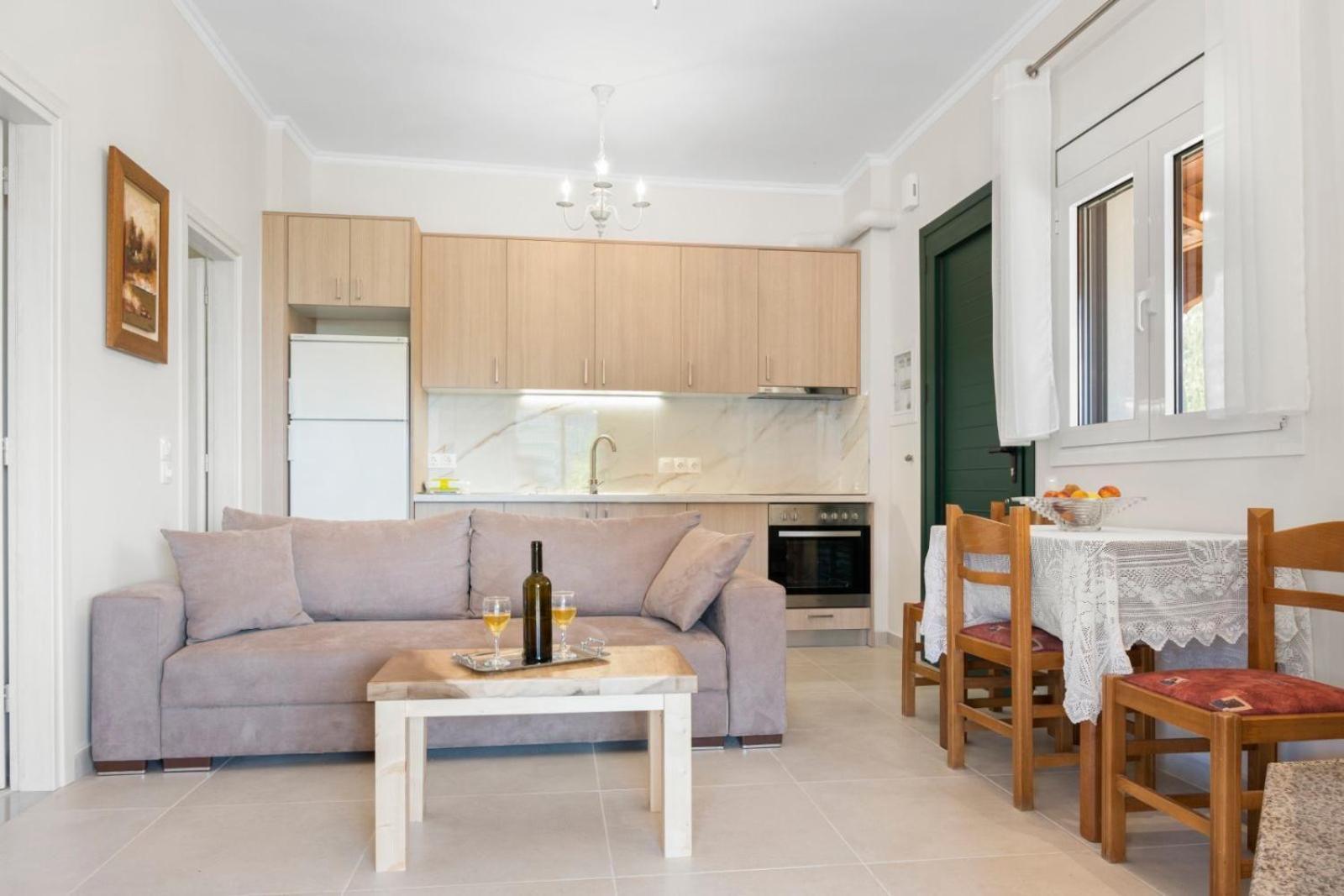 Apartment Ameli , Spacious With Mountain View, Lefkada